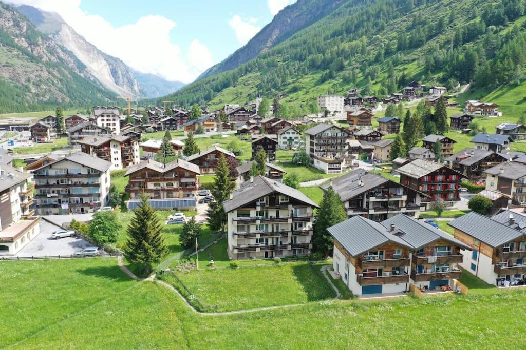 شقة Relaxing Loft Haven Near Zermatt - Parking Free تاش المظهر الخارجي الصورة